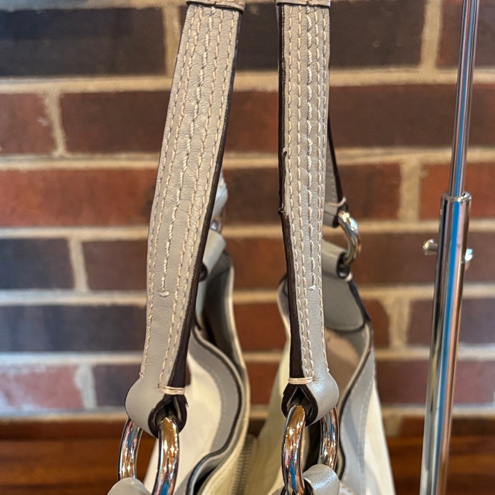 Coach Soho Lynn Hobo “F17092” cream and grey with buckle front - Picture 8 of 17